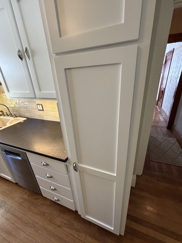 FINISH CARPENTRY & CUSTOM WORK