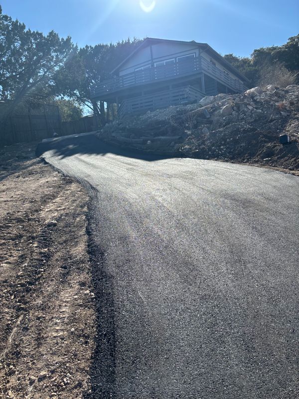 Asphalt paving