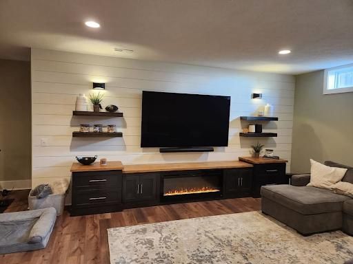 Living Rooms & Lounges