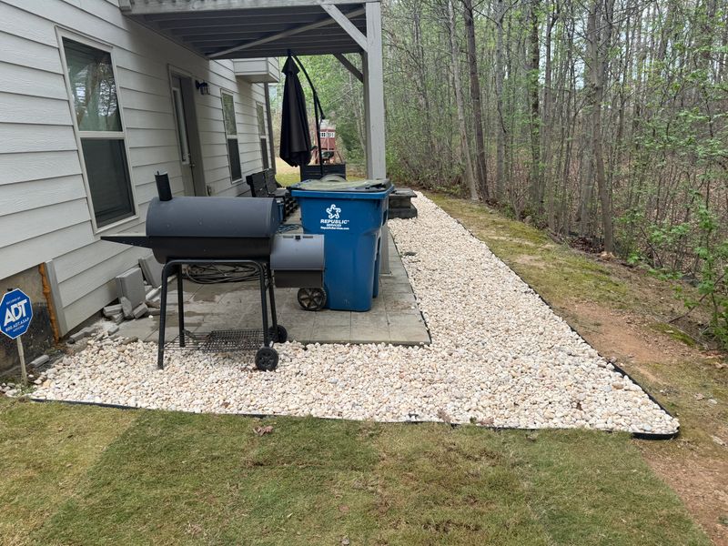 🌿 Residential Mulch/Rock Installation Services