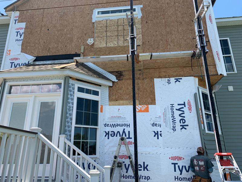 Laxs dr - windows, siding 