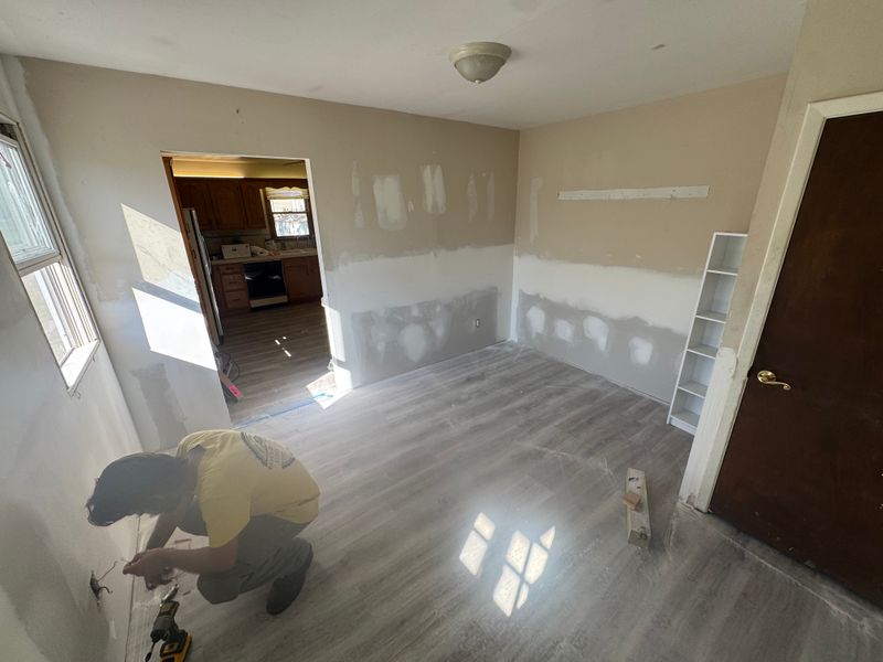 Vinyl and hardwood Flooring