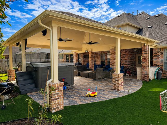 Elegance & Functionality: Luxurious Construction's Masterpiece in Richmond, TX