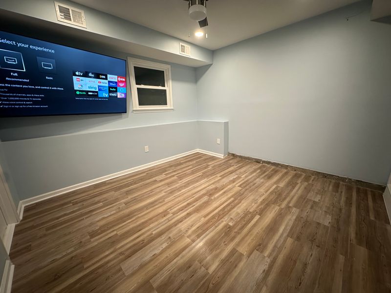 Vinyl and hardwood Flooring
