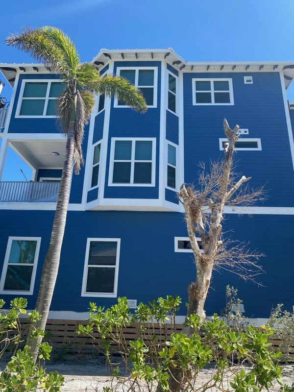 Coastal Elegance: Transformative Home Revitalization by Start 2 Finish LLC