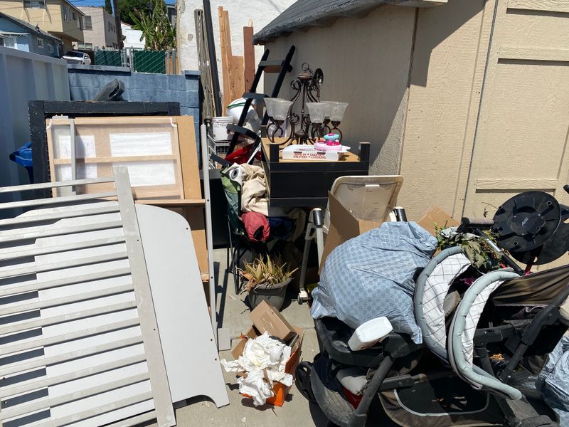 Clutter-Free Transformation: Expert Junk Removal in Santa Clarita