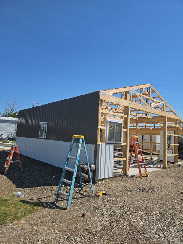 Enhancing Exteriors in Winnett: Blue Mountain Construction Elevates Dana Jones' New Shop with Premium Siding