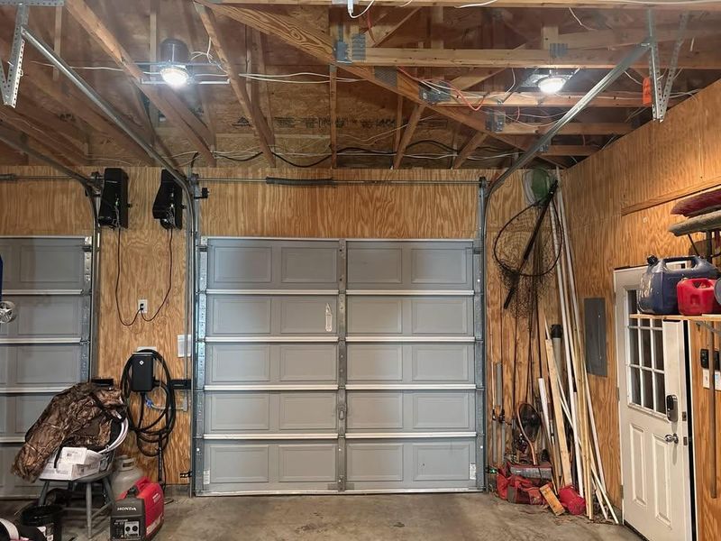 Seamless Garage Door Transformation: Precision and Professionalism in Every Detail