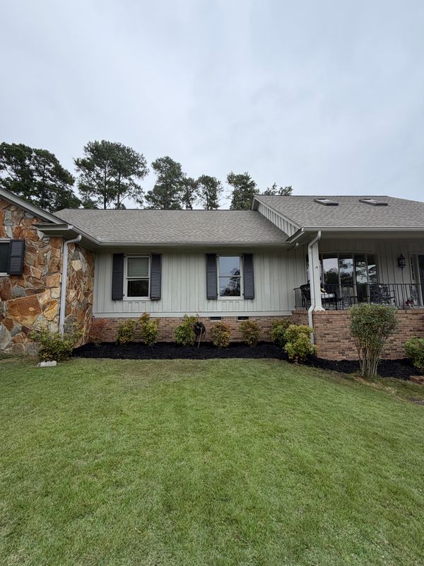 Natural Landscape Bed Edging, Mulch Installation & Lawn Repair