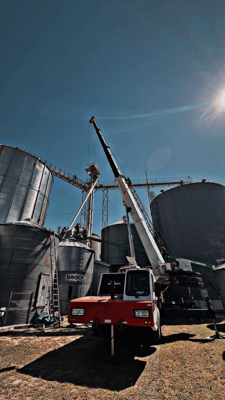 140Ft of Main Boom up to 205FT total boom length.
