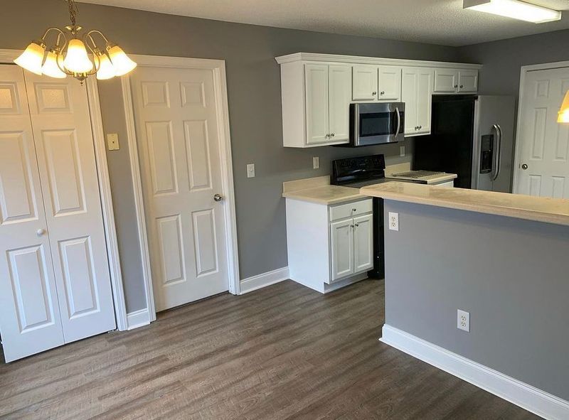 Kitchen and Cabinet Refinishing gallery