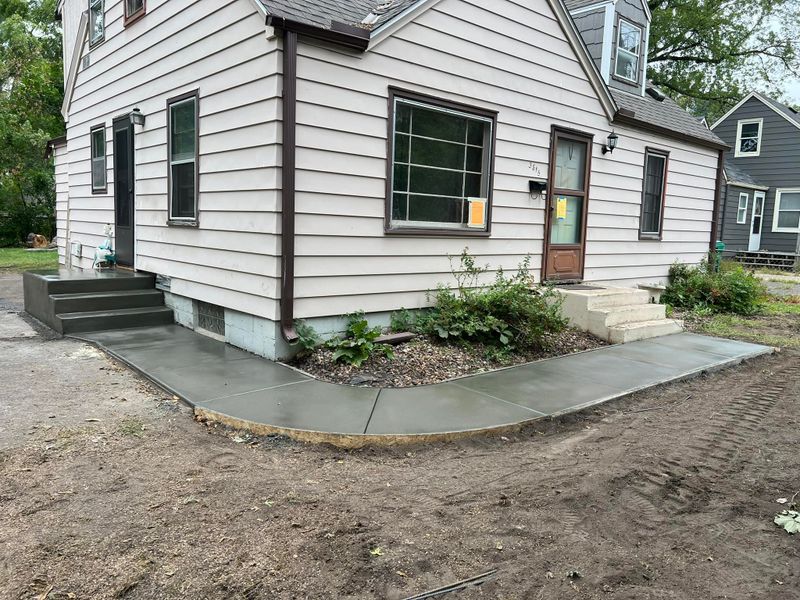 Concrete Sidewalk Installation