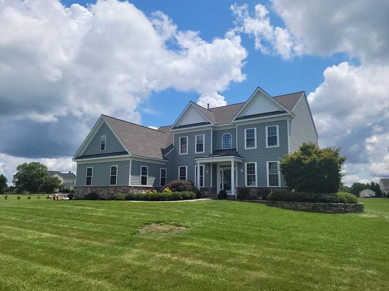 Laxs dr - windows, siding 