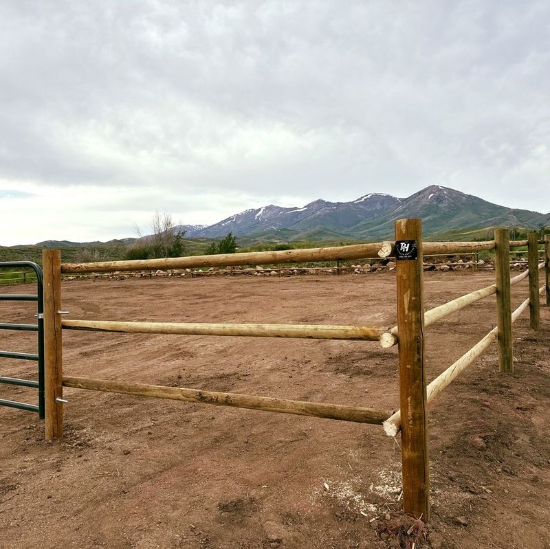 Wood Privacy Fence 