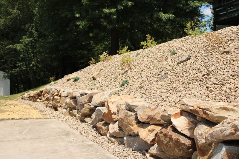 Hardscaping & Retaining Walls