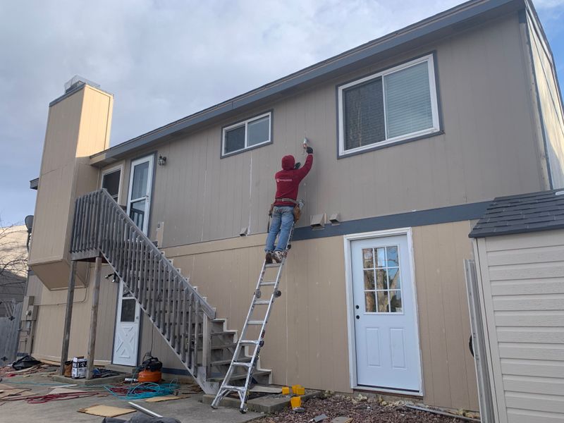 Siding Repairs & Repaint