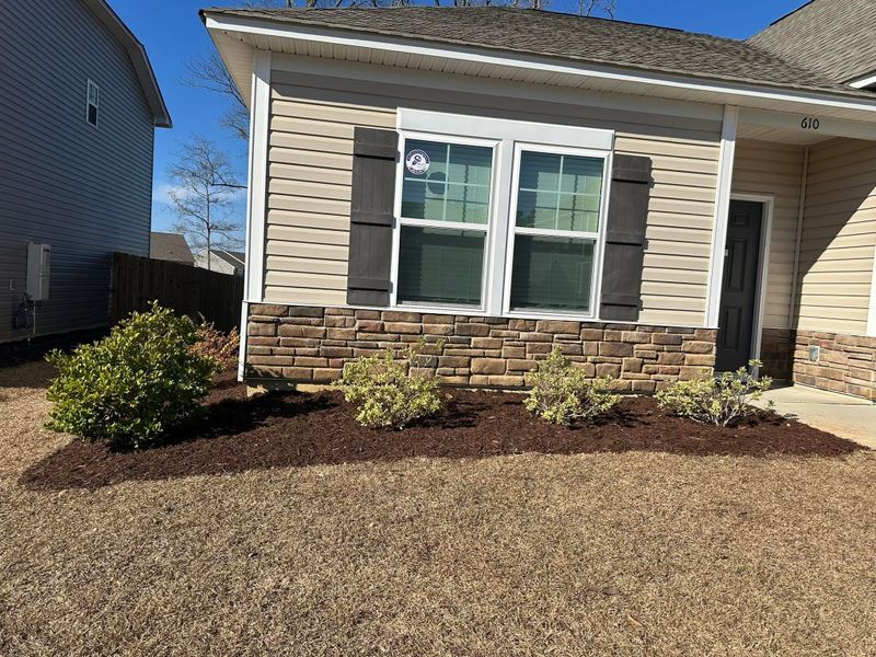 Mulch / Pine straw Install