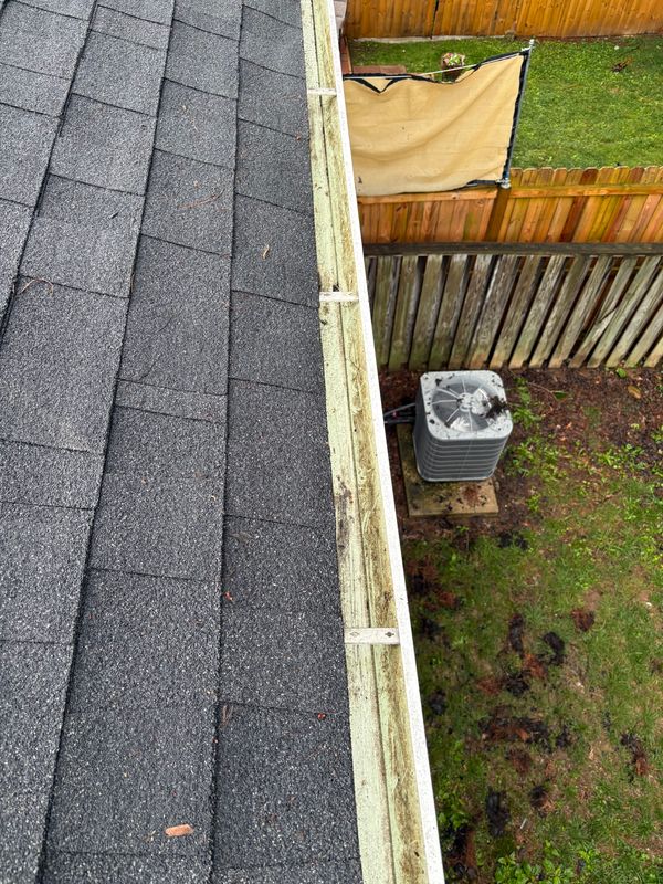 Gutter cleaning/ powerwashing/ soft washing