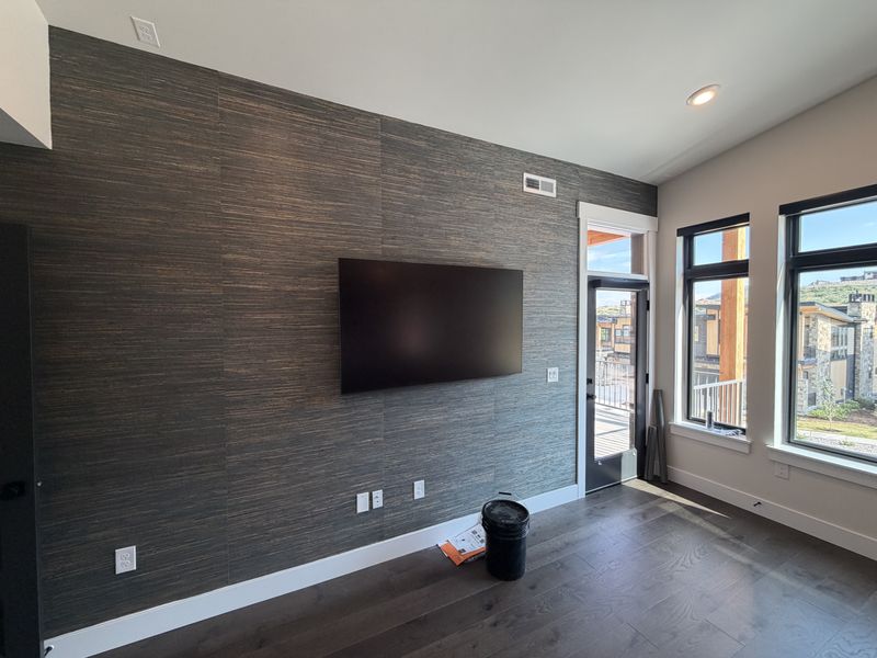 Wallpaper Installation and Removal