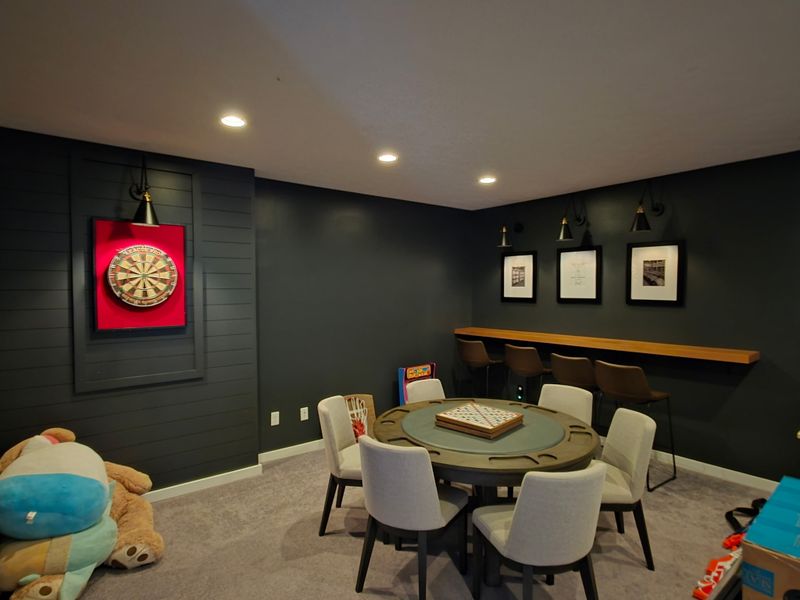 Living Rooms & Lounges