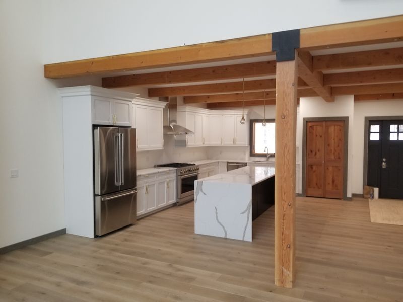 Kitchens & Cabinets
