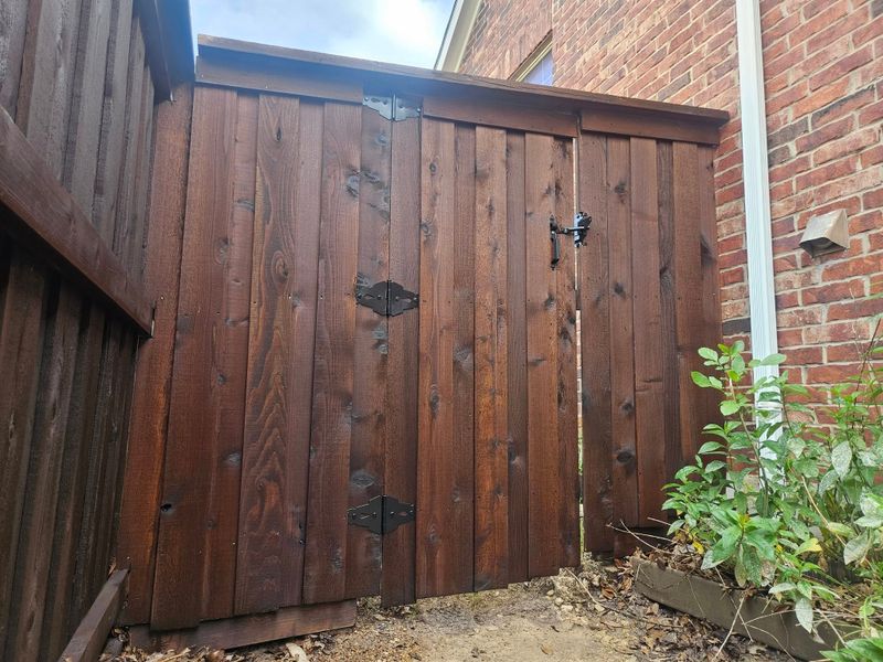 Fence Staining & Sealing