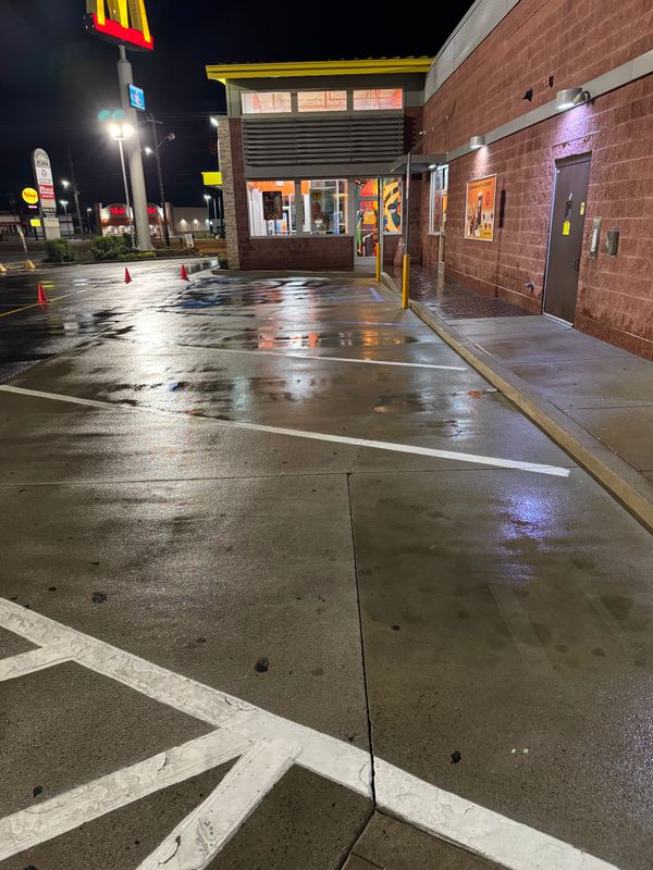 Driveway and Sidewalk Cleaning