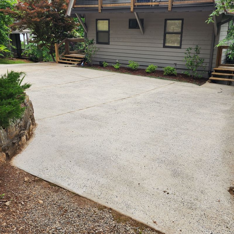 Driveway and Sidewalk Cleaning