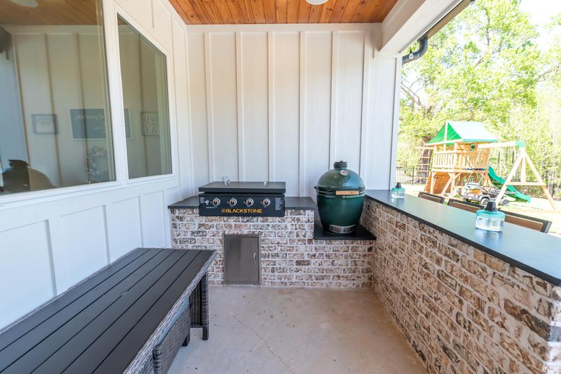 Outdoor Kitchen