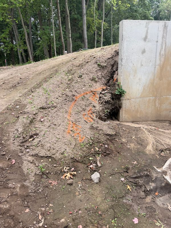 One-Day Retaining Wall Build Using Unilock Pisa Smooth Block