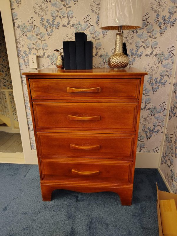 Hillsdale Haven: Elevating Bedroom Elegance with WenWorks' Expert Wallpapering and Restoration