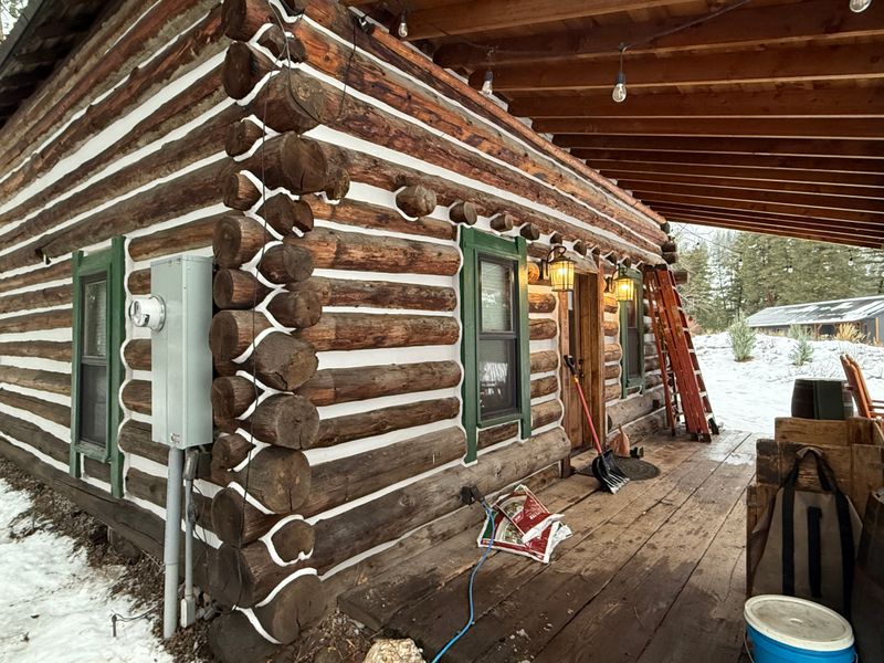 Log Home Chinking in Montana