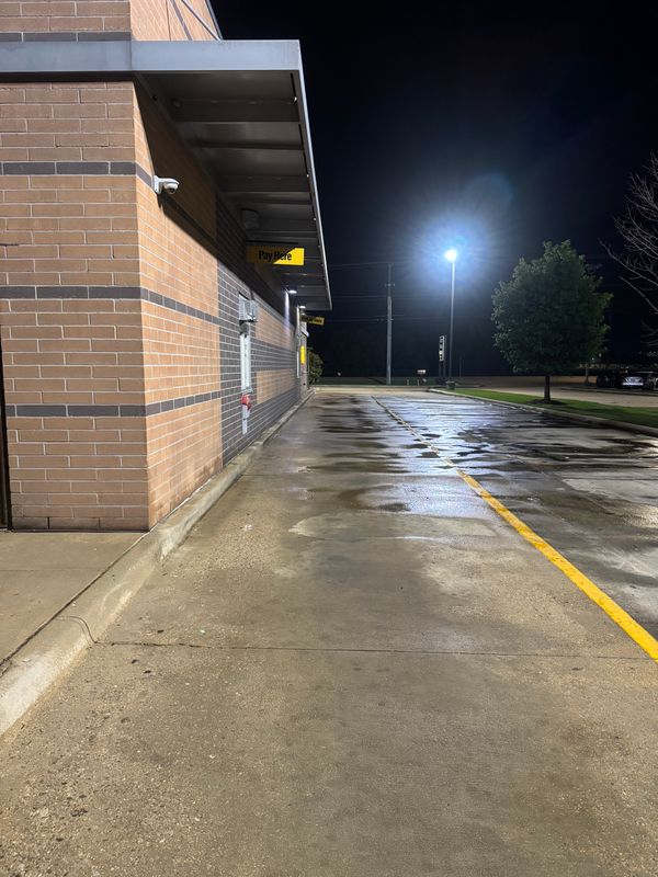 Driveway and Sidewalk Cleaning