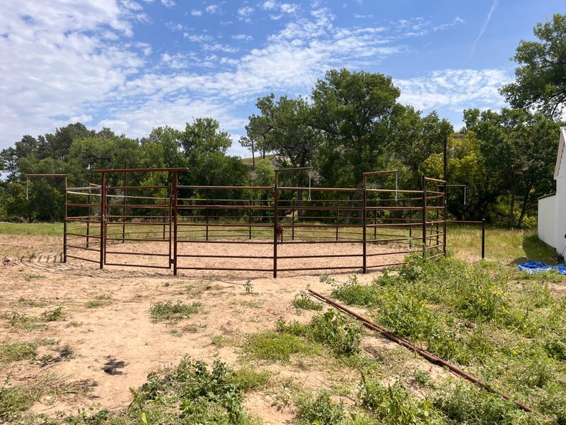 Round Pens