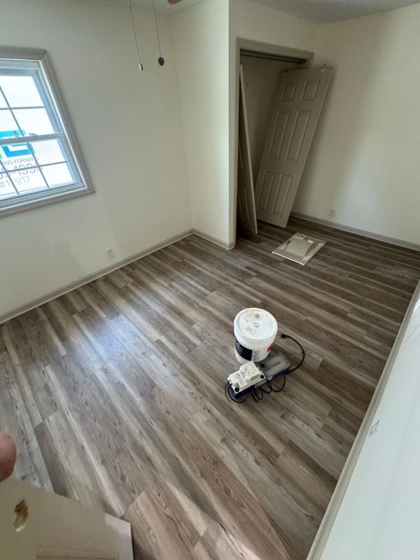 Vinyl and hardwood Flooring