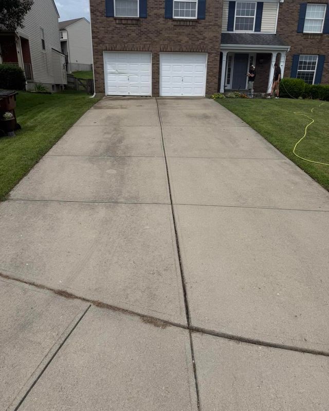 Driveway and Sidewalk Cleaning