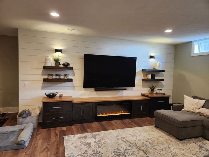 Living Room & Lounges