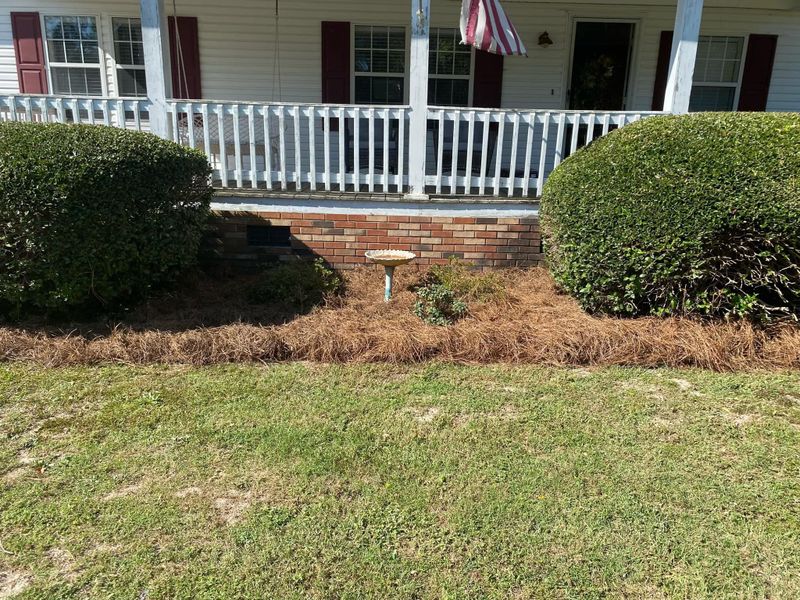 Mulch / Pine straw Install