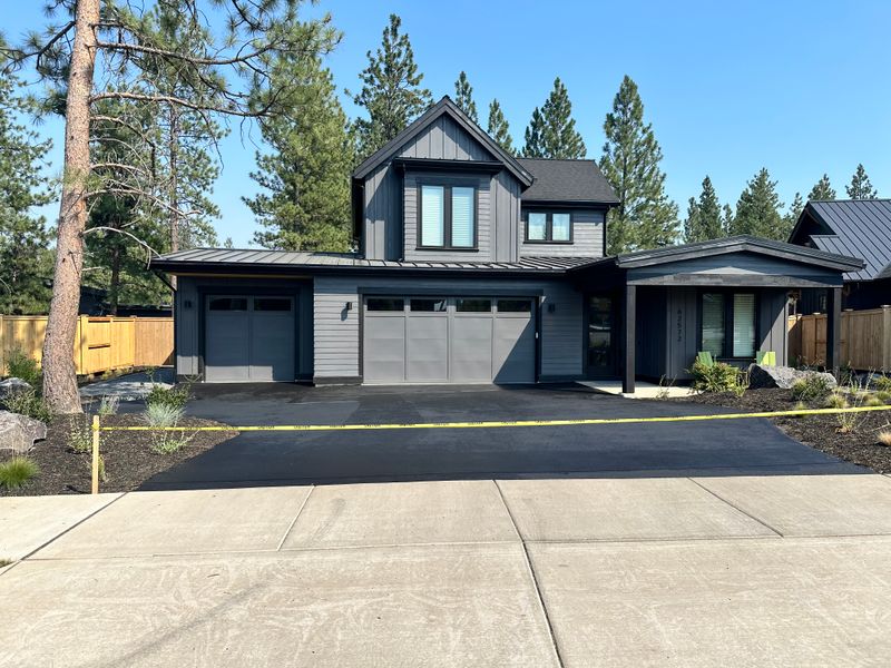Revitalizing Bend's Asphalt: Pacific Sealcoating's Superior Asphalt Maintenance