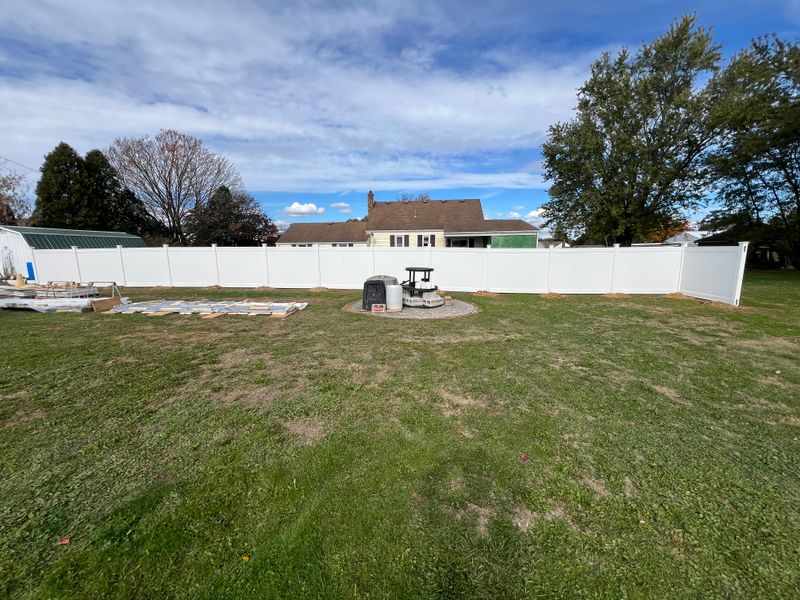 Transformative Vinyl Fencing Installation in a Spacious Backyard