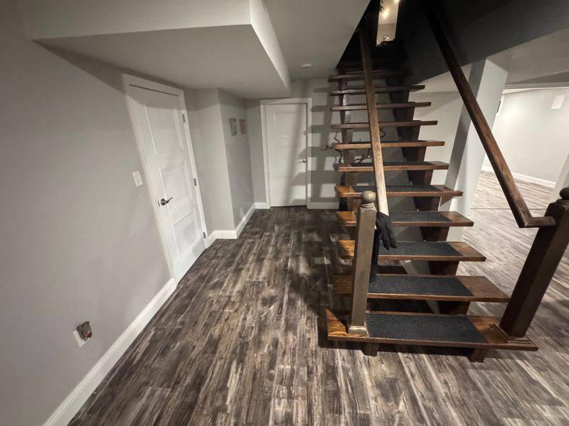 Vinyl and hardwood Flooring