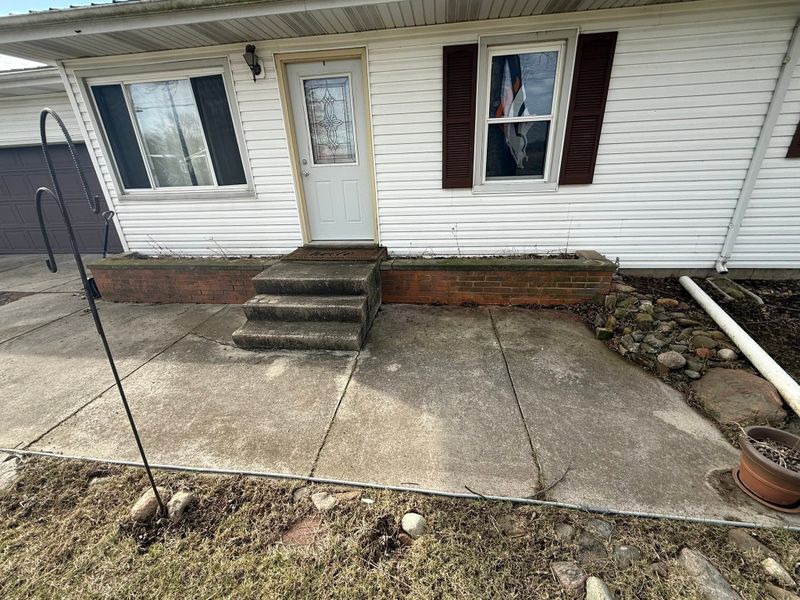 Driveway and Sidewalk Cleaning