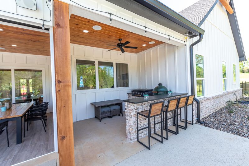Outdoor Kitchen