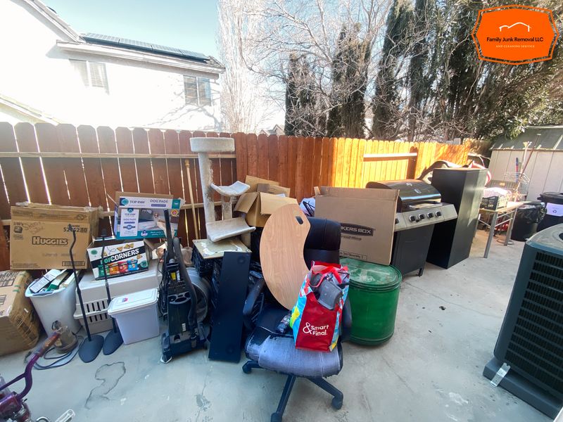 Santa Clarita Transformation: Efficient Junk Removal for a Clutter-Free Home