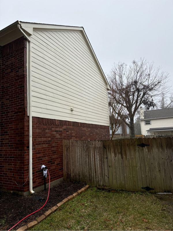 Transformative Softwash Success: Revitalizing Lakeside Estates' Home Facade in Missouri City