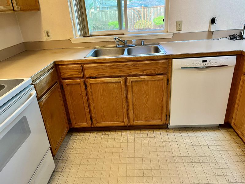 Kitchen and Cabinet Refinishing gallery