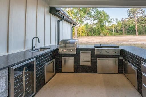 Outdoor Kitchen