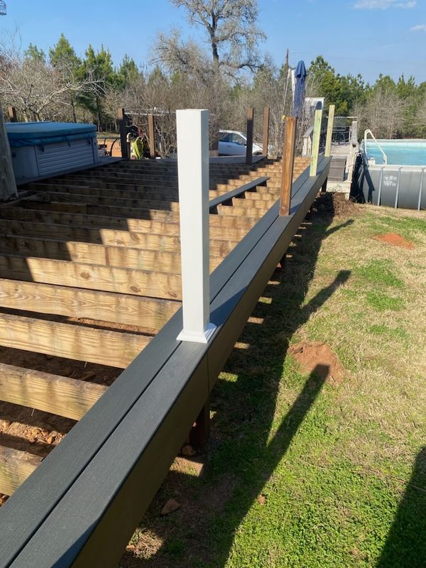 Elevating Outdoor Elegance: Modern Deck Transformation with Trex in Bastrop, TX
