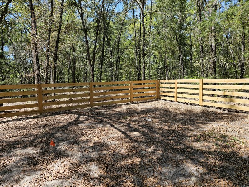 Tranquil Green Oasis: Enhancing Privacy and Beauty with Custom Wooden Fencing and Thoughtful Plant Design