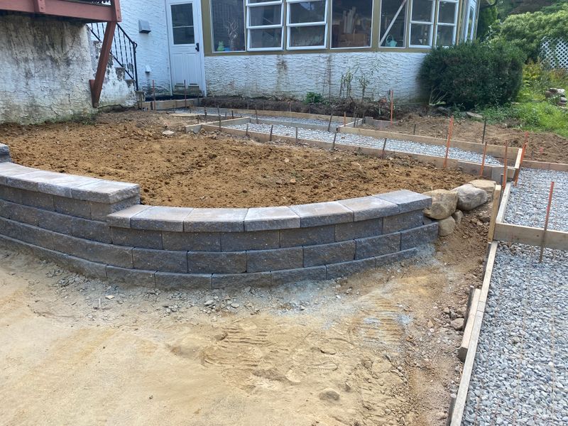 Hardscaping/pavers/retaining walls